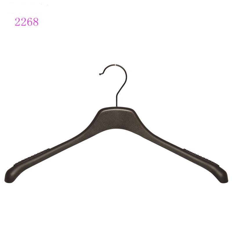 Ultra thin lightweight non-slip plastic hanger