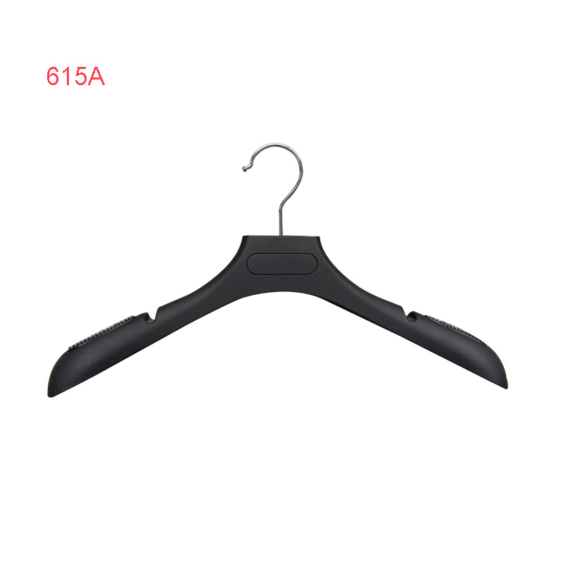 615A classic durable color non-slip shoulder PVC plastic ladies hanger