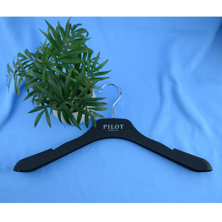  Plastic clothes custom rubber material wholesale price high quality hanger Plastic clothes custom rubber material wholesale price high quality hanger